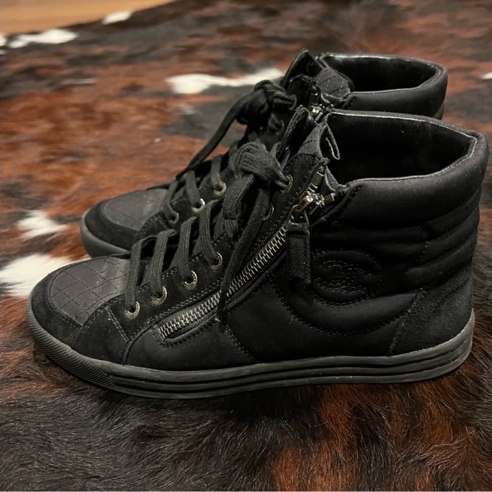 Chanel Black High-Top lady’s sneakers